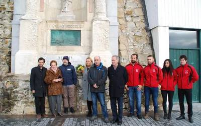 Aita Mari omendu dute gaur Donostiako portuan