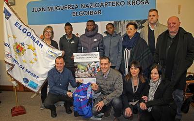Ahalegina eta dirua emakumezkoen lasterketan jarri dute Mugertza kroseko antolatzaileek baina gizonezkoena atzean laga gabe