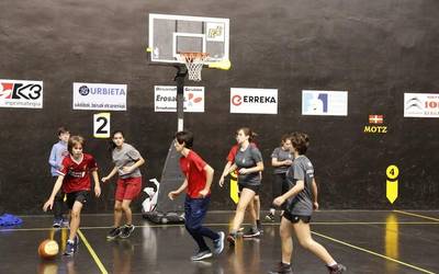 Gabonetako hiruko saskibaloi txapelketa "arrakastatsua" izan da, beste behin