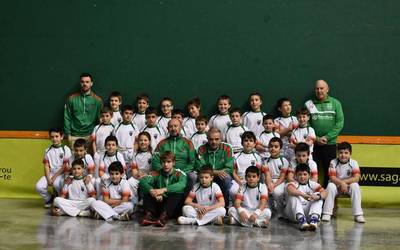 Eguberritako pelota txapelketa ­finalekin borobildu zen frontoian