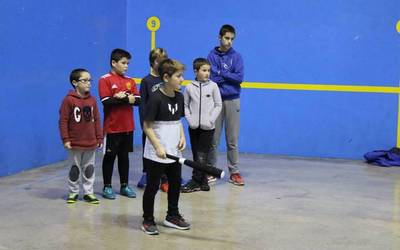 Irudietan: Ederki pasa dute haurrek eta helduek Aiako Olinpiadetan