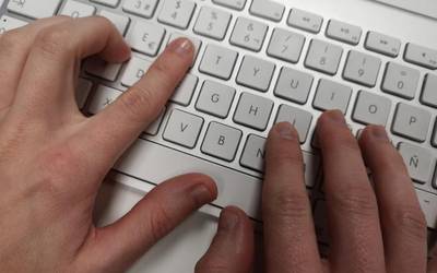 Microsoft-eko teknikari faltsuaren iruzurra Debagoienean