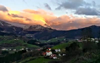Elurra badoa, baina asteburuan goibelduko du
