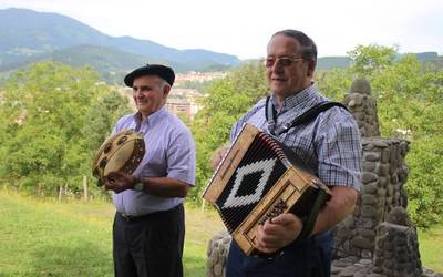 Igandeko erromeria bertan behera utzi dute Laja trikitilariaren heriotzagatik