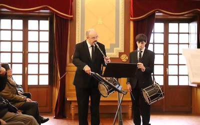 Bielorrusiara bidaiatu aurretik, Bergarako txistulari banda zuzendu du Laskurainek