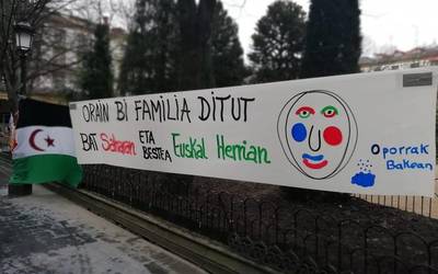 100 familia behar dira udan haur errefuxiatu sahararrak harreran hartzeko