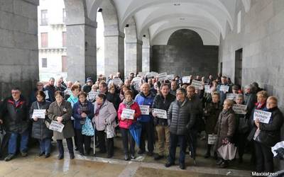 Zapatuan Bilbon egingo den manifestaziorako deia egin dute pentsiodunek