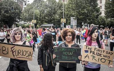 Genero-ekitateari eta LGTBI arloko politikei buruzko osoko bilkura monografikoa eginen du ostiralean Parlamentuak