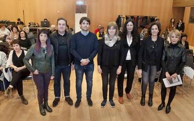 Gizonez bakarrik osatuta daude Nafarroako 44 herritako udal-taldeak