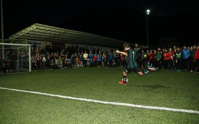 Ehunka futbolzale elkartuko dira bihar Ezoziko futbol zelaian