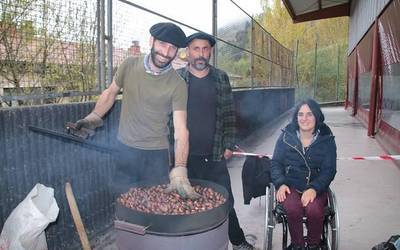 Gaztaina-jan ederrarekin ospatu zuten Gaztañerre Plaentxi Eskolan