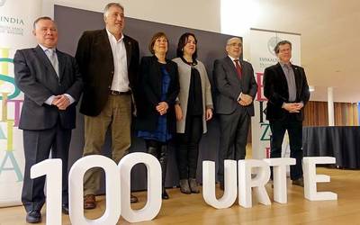 “Euskararen lurraldeko hizkuntza politika aurrera eramateko ardura duten erakundeekin batera jokatu behar du Euskaltzaindiak”