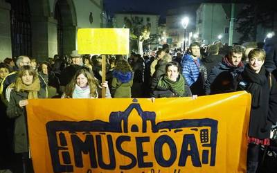 Sinadura bilketa abiatu dute Artziniegako Museoaren alde