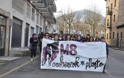 Martxoaren 8ko greba antolatzeko asanblada deitu dute Abadiñon