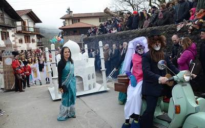 Sunbillako inauteriak igandeko karroza desfile handiarekin borobilduko dituzte
