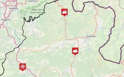 Igantziko Bentak eta Etxalarko Bentak lotzen dituen N-1210 errepidea eta Almandoz eta Ultzama arteko Belateko errepide zaharra itxita