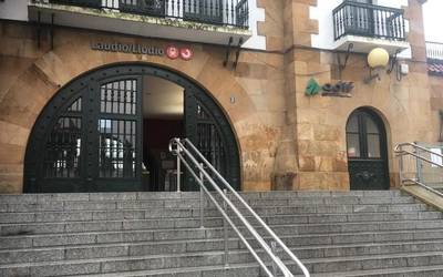 Atzerapenak egon dira C-3 linean, merkatzia-tren bat geldirik geratu delako