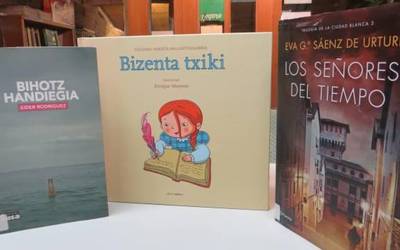 Liburutegira hurbiltzeko hiru aukera eta erdi!