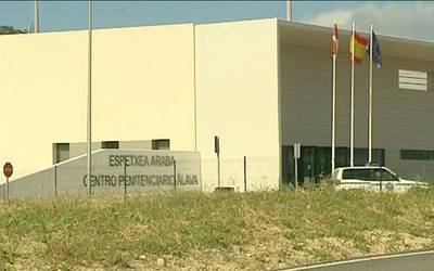 Zaballako espetxean 28 urteko gizon bat zendu da