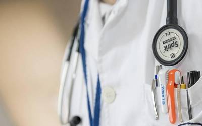 Medikuen %12k egin dute bat greba deialdiarekin Osasunbidearen arabera eta %72k Medikuen Sindikatuaren esanetan
