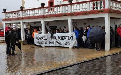 Pentsiodunak Estalapean elkarretaratu dira gaur, pentsio duinak eskatzeko