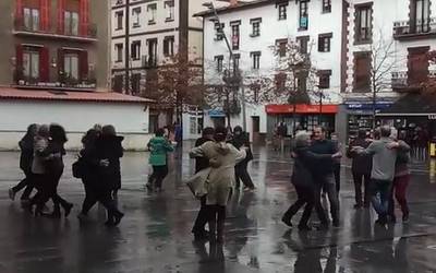 Dantza, hotzari aurre eginez