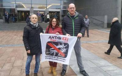 Bruselan jaso dute AHTaren kontrako ordezkaritza bat