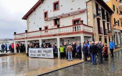Euripean elkarretaratu dira gaur pentsiodunak