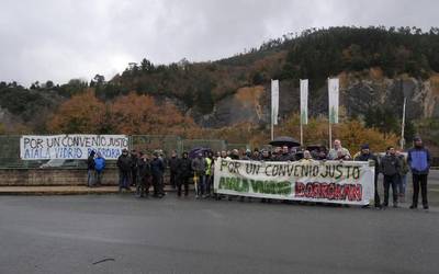 Lanuzteekin jarraituko dute Aiala Vidrioko langileek, zuzendaritzaren eskaintza nahikoa ez dela iritzita