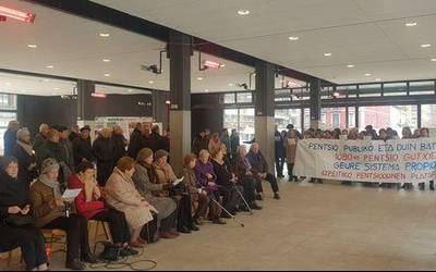 Pentsiodunek kopla kantari egin dute asteleheneroko elkarretaratzea