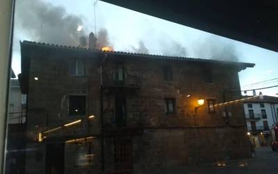 Sutea plazako etxe batean