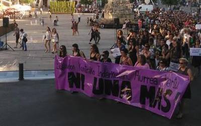 Hilabetero 91 emakume artatu ditu Udalak indarkeria matxistagatik