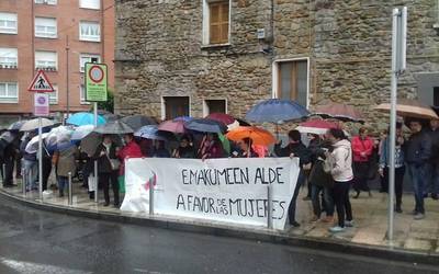 Azken eraso sexistaren aurkako kontzentrazioa egingo dute Iurretan, Anderebidek eta udalak deituta