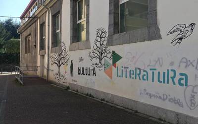 EAJk EH Bilduri leporatu dio Laudioaldeko aretoa antzerkiak egiteko erabili ezin izatea