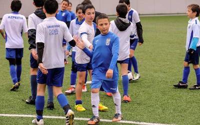 'Gurasoek ere jokatzen dute' hitzaldia izango da etzi