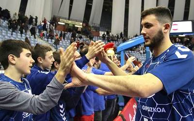 Xabi Orozek Granadan jokatuko du denboraldia amaitu bitartean