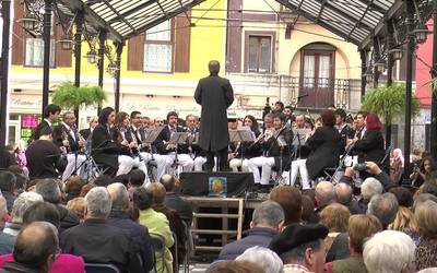 Tolosako Musika Bandak eta Udal Txistulari Bandak Iñauterietako kontzertua eskaini dute