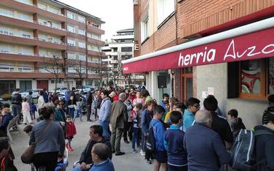 1.080 euro batu zituzten Herriak antolatutako txitxiburduntzi solidarioan