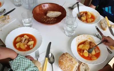Bertan behera geratu da biharko eskola jangeletako greba