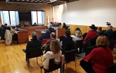 Kalea Guztiona Daren helburuei atxikimendua eman diete herriko lau sindikatuk