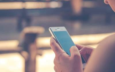 'Smartphone'-a eta tableta erabiltzen ikasteko doako ikastaroak antolatu dira