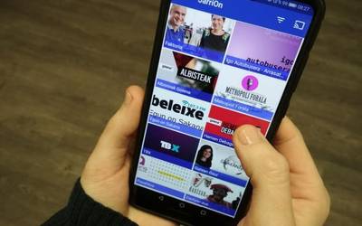 Euskarazko ikus-entzunezkoak, zuzenekoak eta podcast-ak JarriOn aplikazioa berrituan
