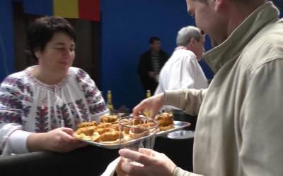 Jatorri ezberdinetako olaberritarrek euren gastronomia elkarbanatu zuten Herrialdeen Egunean