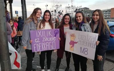 Greba feministak herriko erdigunea hartu du
