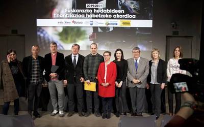 Euskarazko hedabideei diruz laguntzeko eredu berria adostu dute EAEko erakundeek