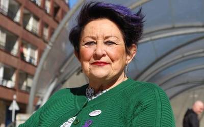 “Alargunen pentsioak parekatzea eskatzen dugu”