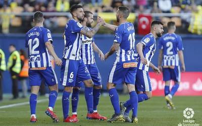 Alavesek gora begira jarraitzen du