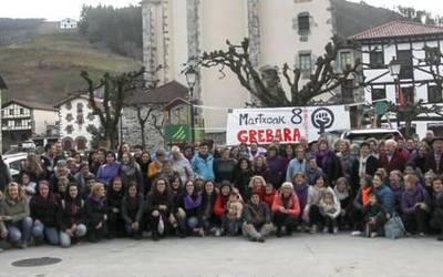 Goizuetan elkarretaratzea eta emakumeen afaria egin dituzte