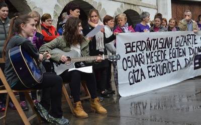 Elkarretaratzea, bertsoak eta solasaldia martxoaren 8an Arantzan