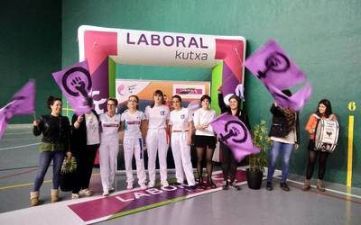 Ainhoa Ruiz de Infante eta Nora Mendizabal eta Laia Salsamendi eta Ainhoa Mendiburu sailkatu dira Emakume Master Cupeko finalerdietara